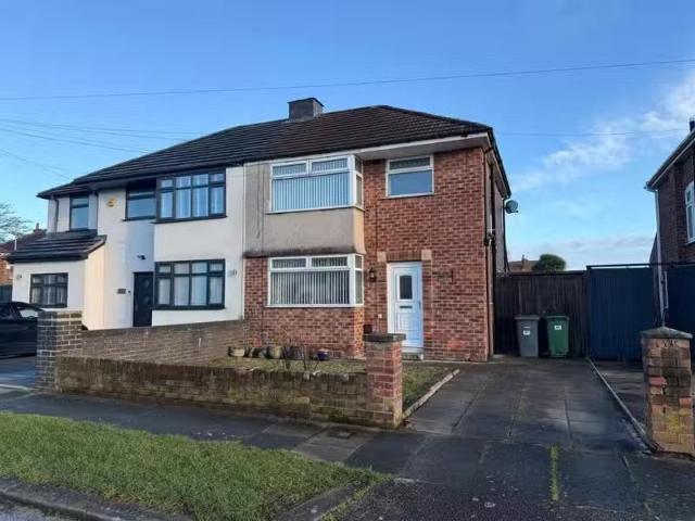 Just in! 1 BA 3 bedroom semi detached house for rent in Firs A.