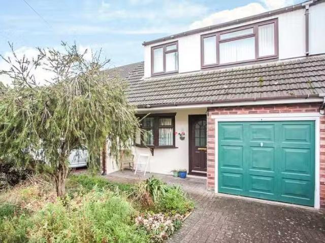 Cozy 1 BA 3 bedroom semi detached house for rent in Lansdowne.