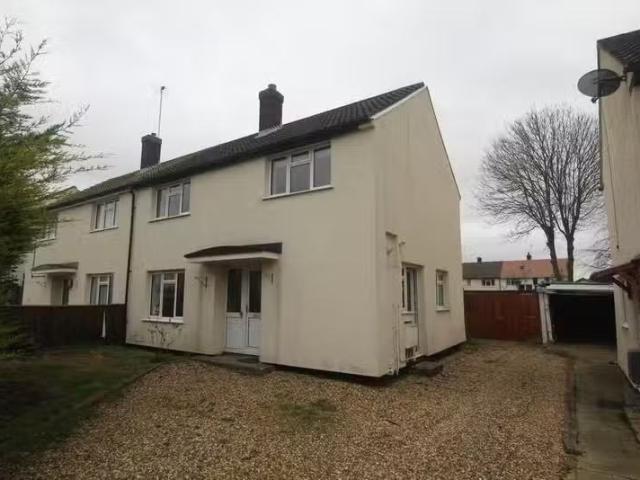 Cheap 1 BA 3 bedroom semi detached house for rent in Martindal.