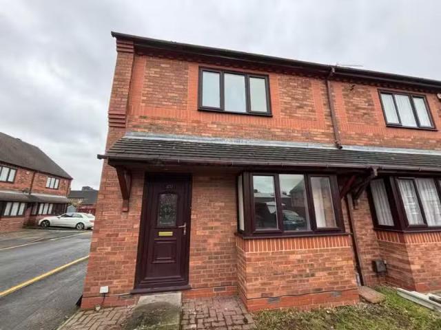 Unique 1 BA 3 bedroom semi detached house for rent in Orchard.