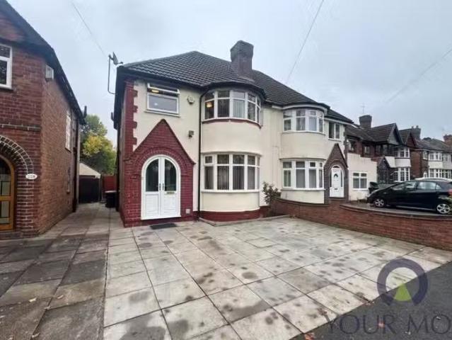 Cheap 1 BA 3 bedroom semi detached house for rent in School Ro.