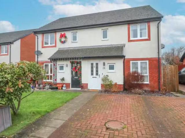 Nice 1 BA 3 bedroom semi detached house for rent in Sycamore D.