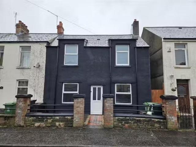 Rental! 1 BA 3 bedroom terraced house for rent in Conybeare Ro.