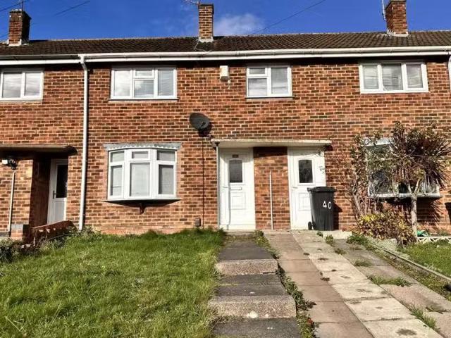 Nice 1 BA 3 bedroom terraced house for rent in Ashfield Cresce.