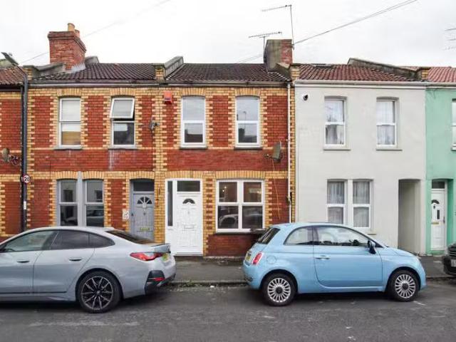 Unique 1 BA 3 bedroom terraced house for rent in Bowden Road.