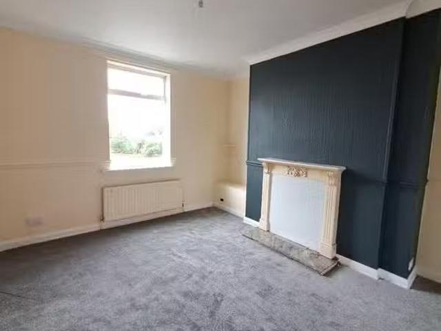 For Rent! 1 BA 3 bedroom terraced house for rent in Brunel Str.