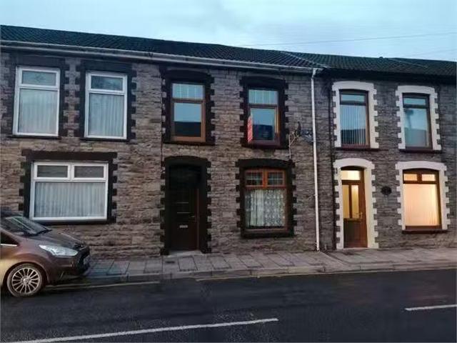 Rental! 1 BA 3 bedroom terraced house for rent in Brook Street.