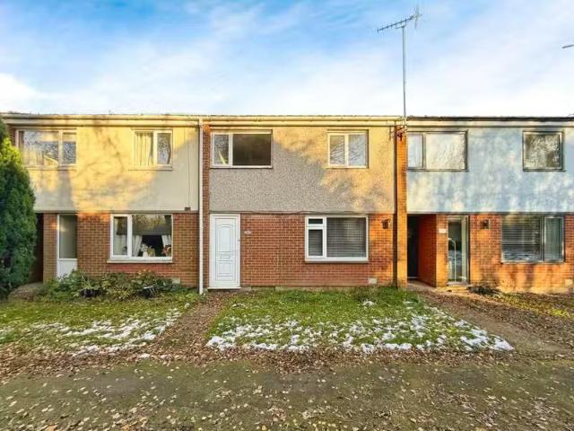Just in! 1 BA 3 bedroom terraced house for rent in Gill Green.