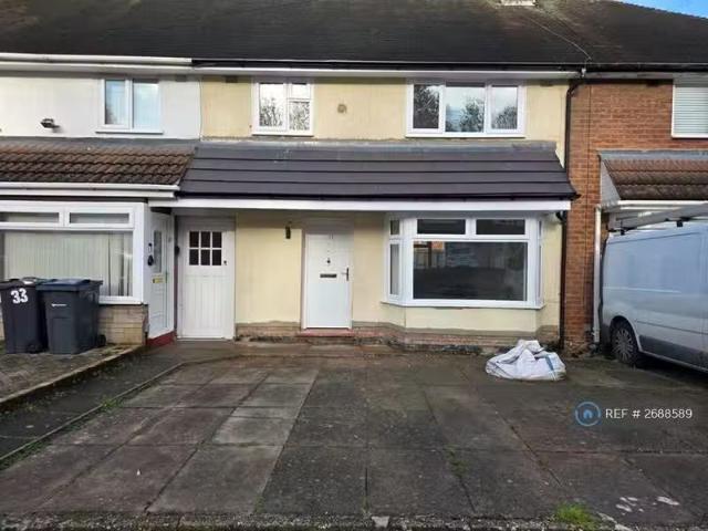 Just in! 1 BA 3 bedroom terraced house for rent in Gilwell Roa.