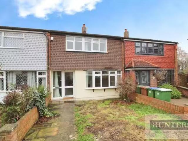 Just in! 1 BA 3 bedroom terraced house for rent in Douglas Roa.