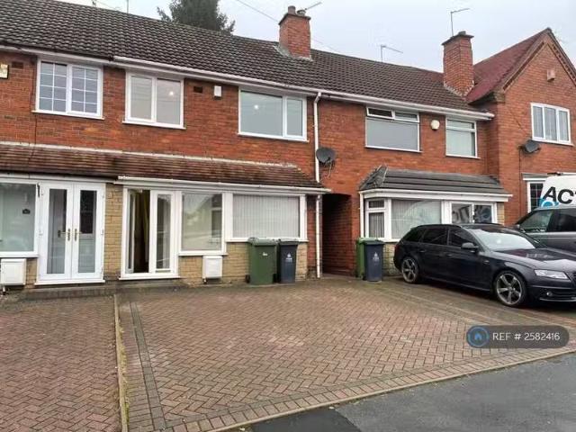 Nice 1 BA 3 bedroom terraced house for rent in Hillingford Ave.