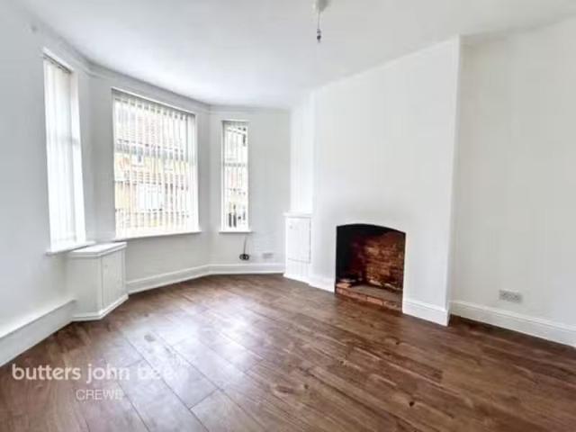 Cozy 1 BA 3 bedroom terraced house for rent in Lord Street, Cr.
