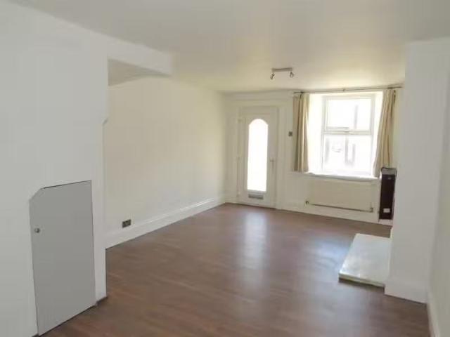 Deal! 1 BA 3 bedroom terraced house for rent in Main Street, C.