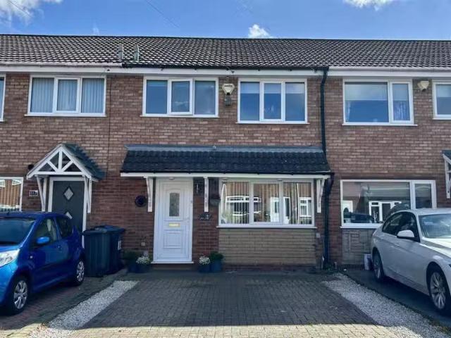 Just in! 1 BA 3 bedroom terraced house for rent in Pinewood Dr.