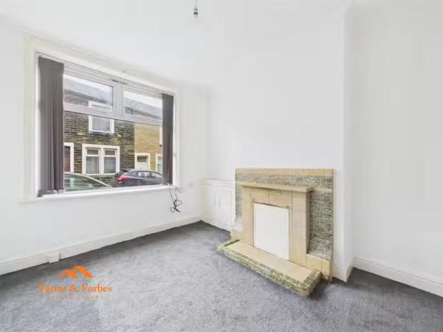 Just in! 1 BA 3 bedroom terraced house for rent in Temple Stre.