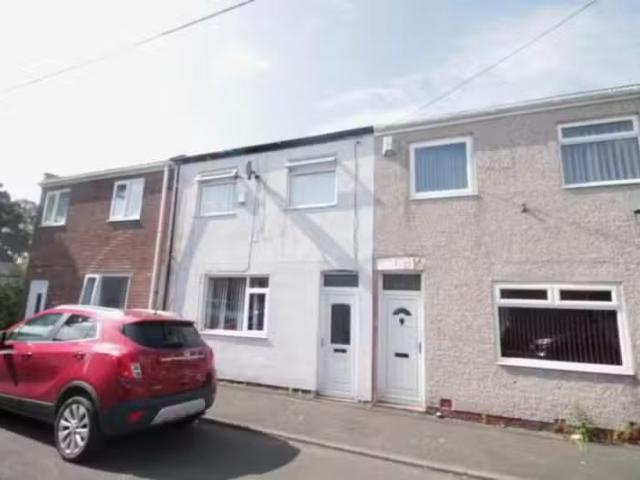 Cheap 1 BA 3 bedroom terraced house for rent in Victoria Stree.