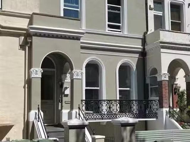 Charming 1 BA Studio apartment for rent in Upperton Gardens, B.