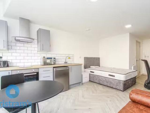 Charming 1 BA Studio flat for rent in Victoria Street, Derby C.