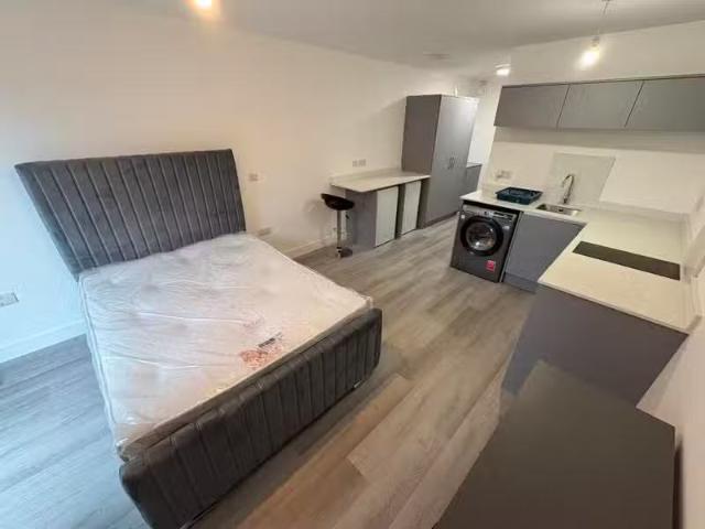 Rental! 1 BA Studio flat for rent in Ashbourne Road, Derby, De.