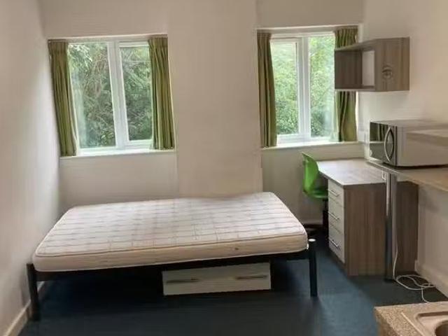 Cheap 1 BA Studio flat for rent in Bridge Road, Birmingham, B8