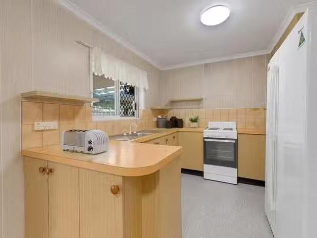 Cozy 1 Barnfield Drive, Andergrove, QLD 4740