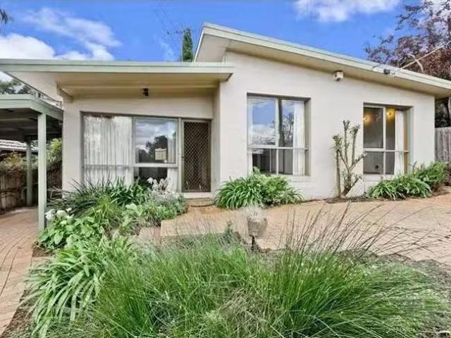 Cozy 1 Baxter Street, Eltham, VIC 3095