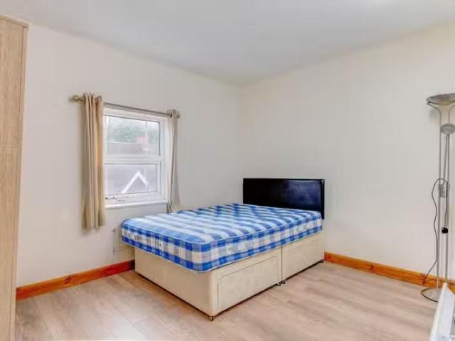 Just in! 1 bedroom apartment for rent in Worcester Road, Broms.