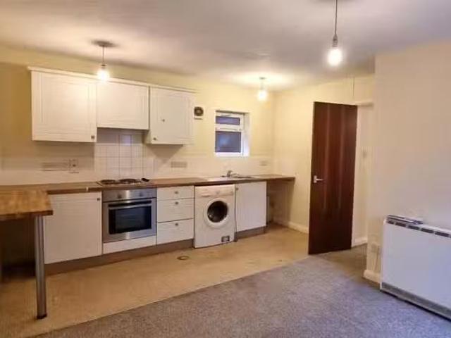 Deal! 1 bedroom apartment for rent in Helens Court, Shails Lan.