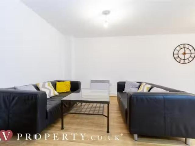 Cozy 1 bedroom apartment for rent in Islington Gates, Fleet St.