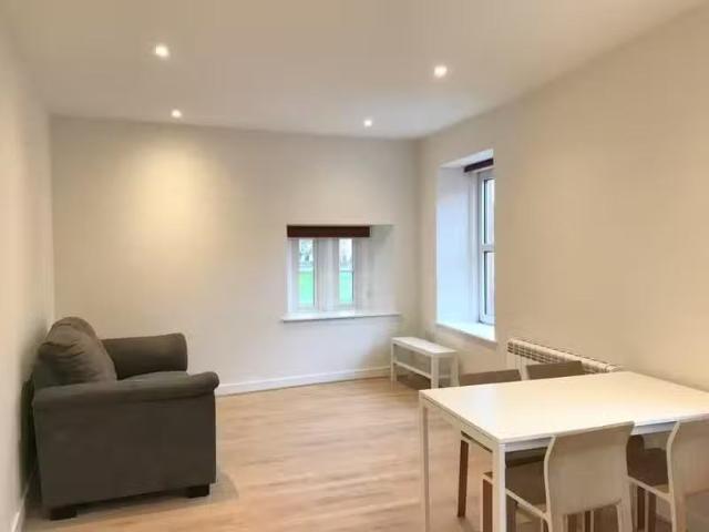 For Rent! 1 bedroom apartment for rent in St. Cuthbert Street.