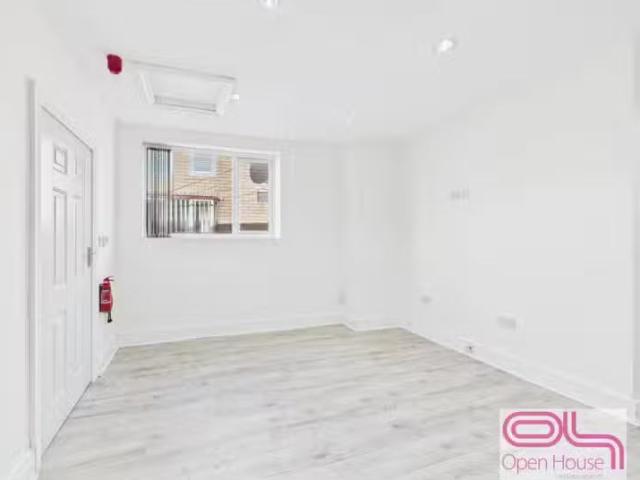 Just in! 1 bedroom flat for rent in Flat 2 Hammerton Street, B.