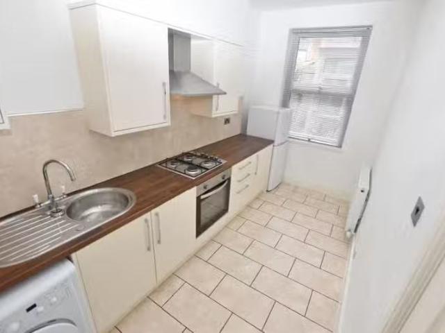Just in! 1 bedroom flat for rent in Flat, Holly Road, Edgbast.