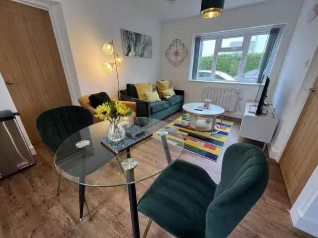 Deal! 1 bedroom flat for rent in Imber Road, Warminster, Wilts.