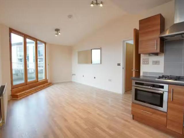 For Rent! 1 bedroom flat for rent in The Crescent, Hannover Qu.