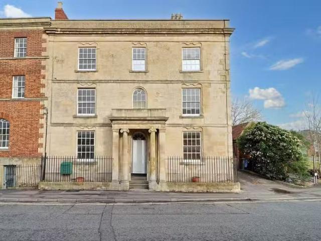 For Rent! 1 bedroom flat for rent in The Halve, Trowbridge.