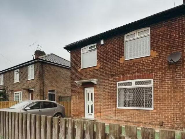 Cheap 1 bedroom flat share for rent in Newborn Avenue, Spartho.