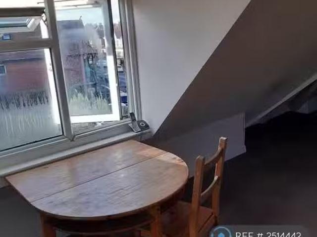 Cheap 1 bedroom flat share for rent in Winton, Bournemouth, BH9