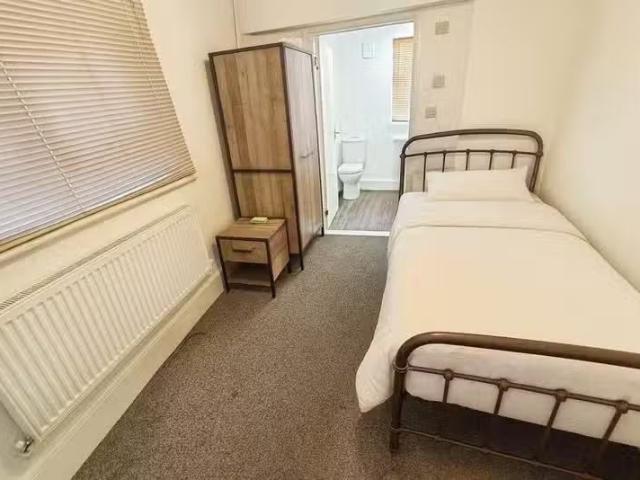 Cozy 1 bedroom house for rent in Windmill Street, Church Gresl.