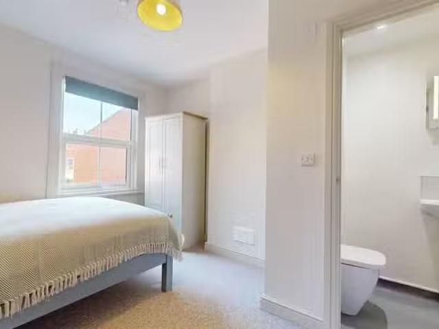 Cheap 1 bedroom house share for rent in Manor Road, Yeovil, BA20