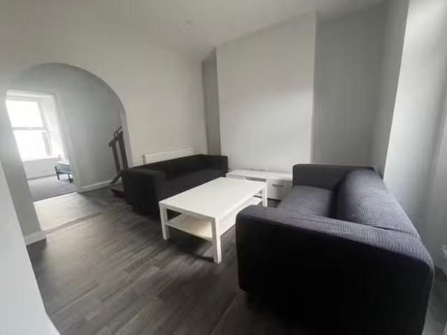Charming 1 bedroom house share for rent in Alfred Street, West.