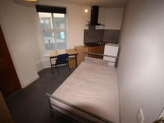 Unique 1 bedroom house share for rent in 1 Southbrook Terrace.