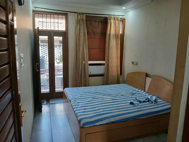 Rental | 1 BHK + 2500 Sq.Ft. Independent House in Sector 38