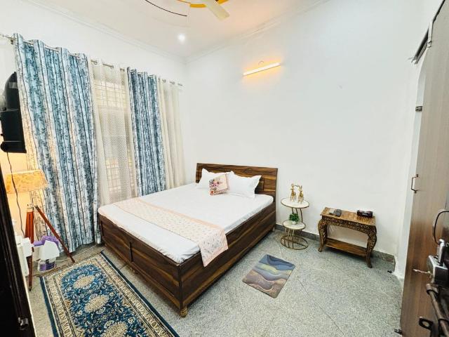 Rental | 1 BHK 300 Sq.Yd. Apartment in Ansal Sushant Apartments