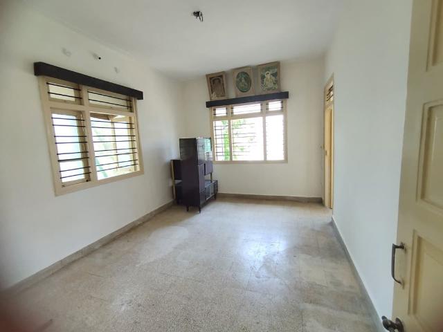 Rental | 1 BHK 350 Sq.Ft. Apartment in Prabhadevi