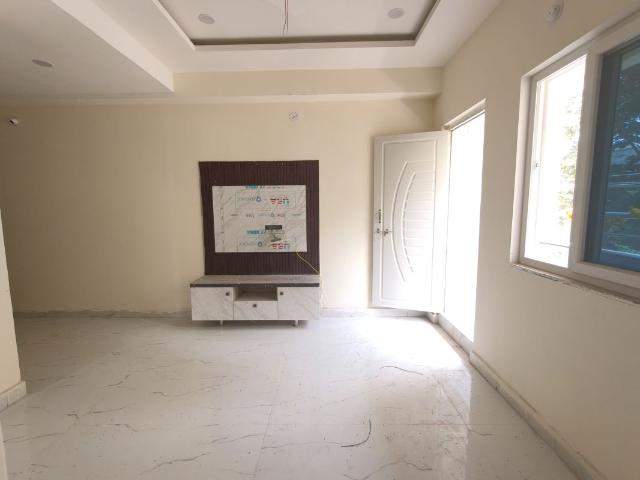 Rental | 1 BHK 400 Sq.Ft. Apartment in Crystal Residency Gachibowli