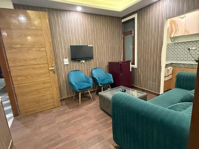 Rental | 1 BHK + 450 Sq.Ft. Apartment in Chattarpur
