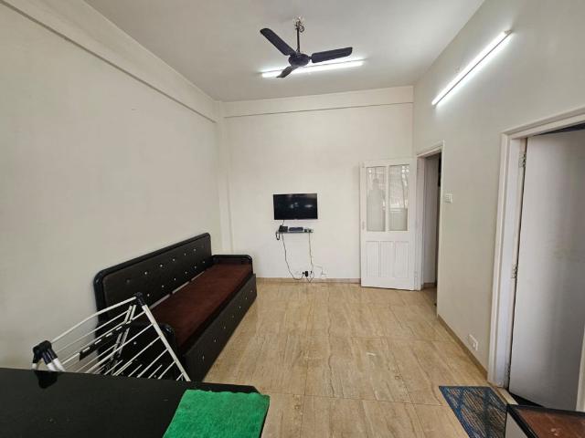 Rental | 1 BHK 450 Sq.Ft. Apartment in Colaba