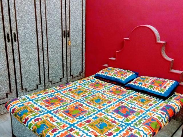 Rental | 1 BHK 450 Sq.Ft. Apartment in Hind Mansion Apartments