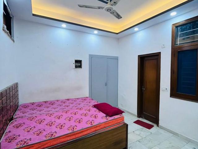 Rental | 1 BHK 450 Sq.Ft. Apartment in Panchsheel Vihar