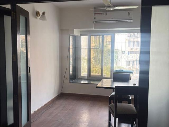 Rental | 1 BHK + 500 Sq.Ft. Apartment in Bandra West